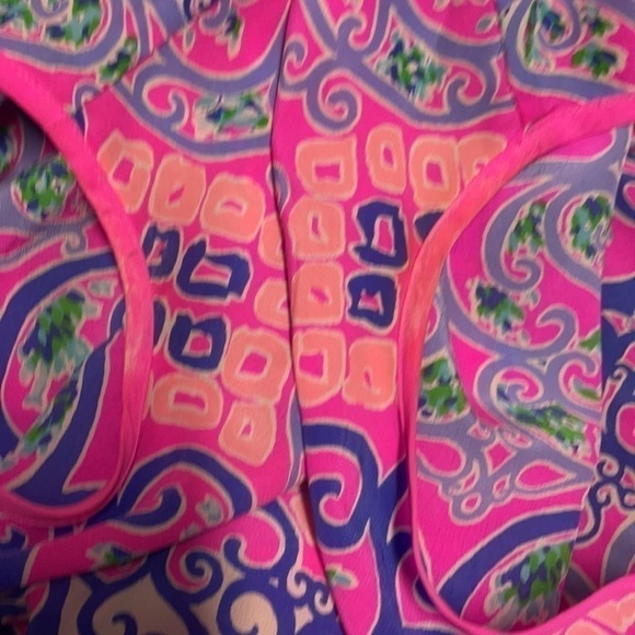 𝅺LILLY Pulitzer Iona Shell Top Silk XS Behind the Gates engineered print - Picture 5 of 5